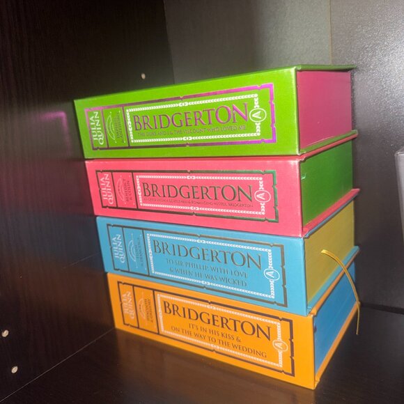 Bridgerton Collectors Hardcover Sprayed Edges Book Set - Picture 3 of 3